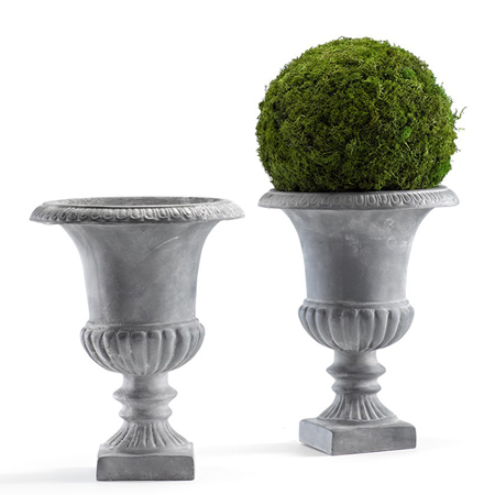 7. Easy accents: moss in urns.
