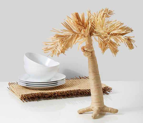 Raffia palm trees and place mats for your tablescapes.